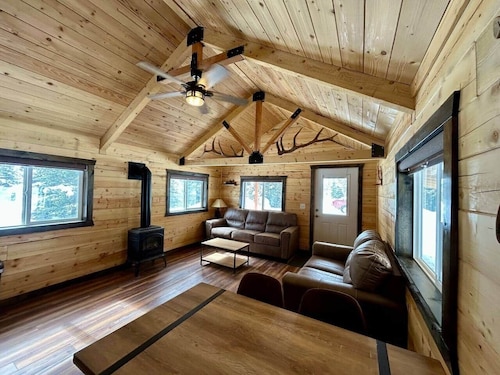 Index Peak Cabin