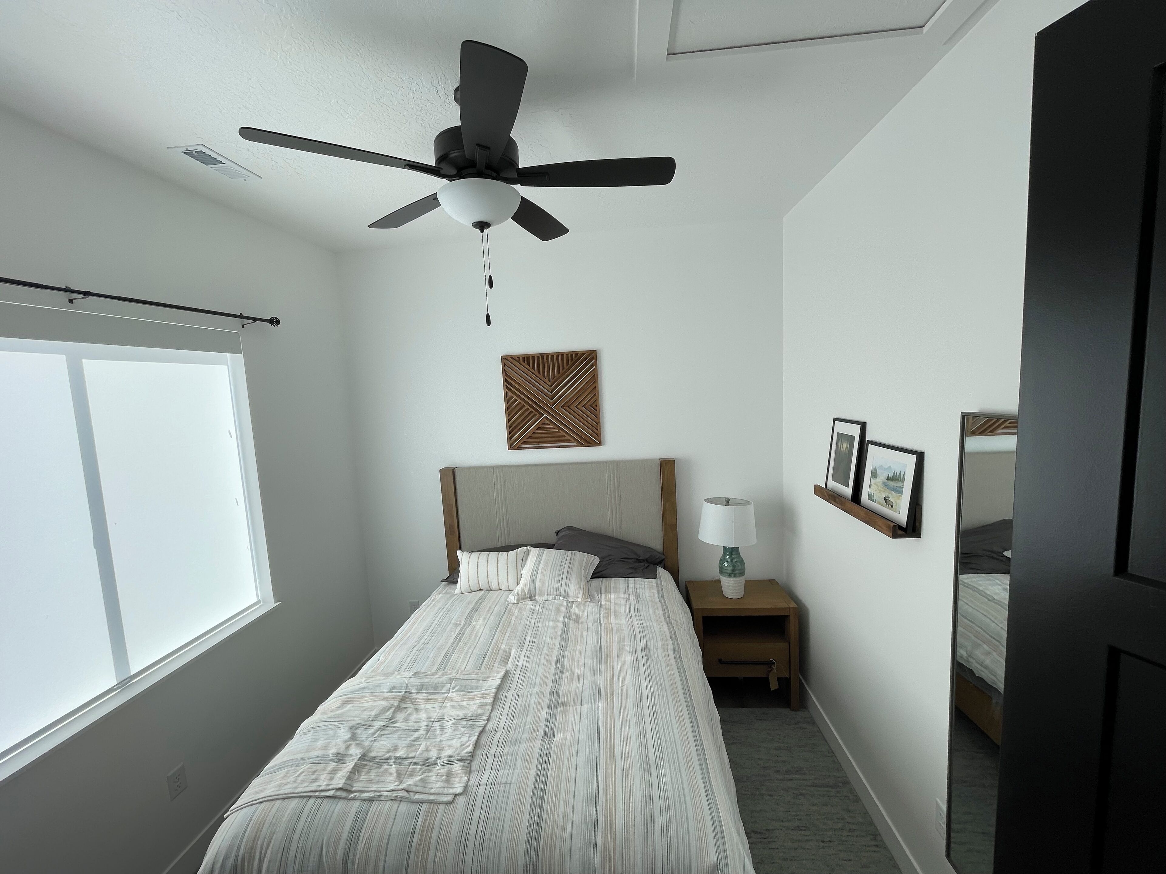 2 bedrooms, internet, bed sheets