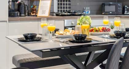The Sapphire Suite City Centre
