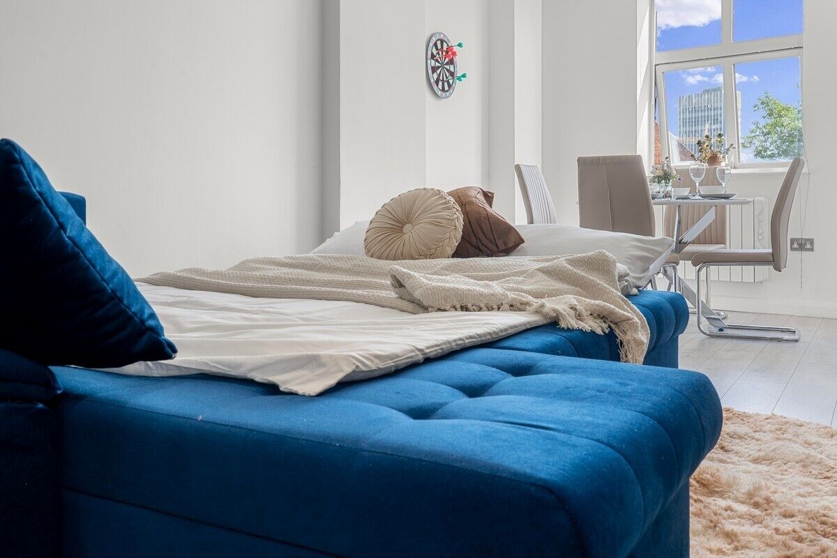 2 slaapkamers, een strijkplank/strijkijzer, internet, beddengoed