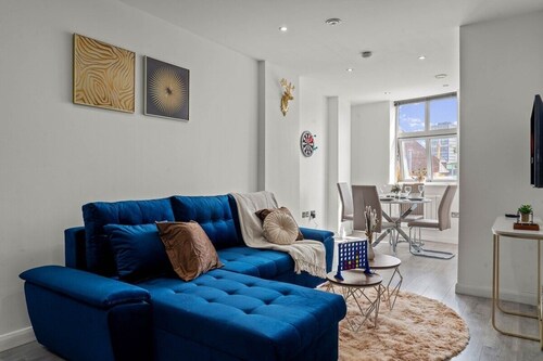 Chic 2BR Luxe Stay, Leicester