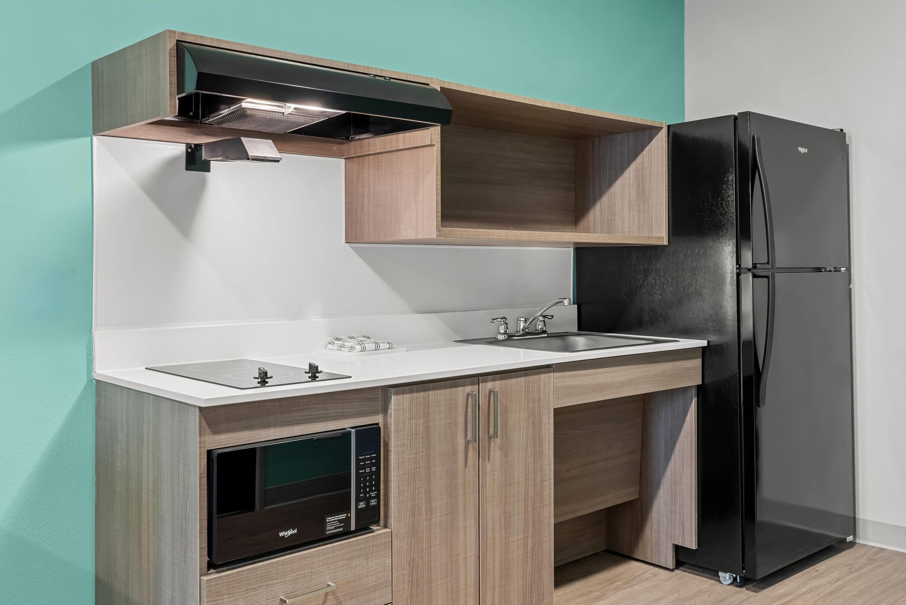 Room, 2 Queen Beds, Mobility Accessible, Non Smoking (Bathtub W/grab Bars) | Desk, free WiFi, bed sheets