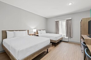 Suite, 2 camas Queen size, para no fumadores | Escritorio, wifi gratis y ropa de cama 