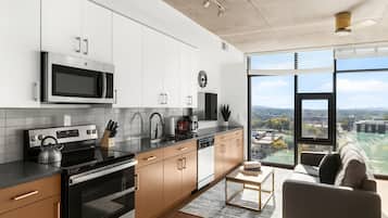 Coffee/tea maker, fridge, microwave, oven