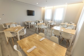 包每日自助早餐