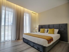 In-room safe, soundproofing, free WiFi