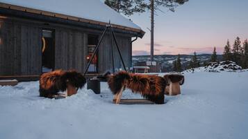 House, 4 Bedrooms, Terrace, Mountain View | Property grounds