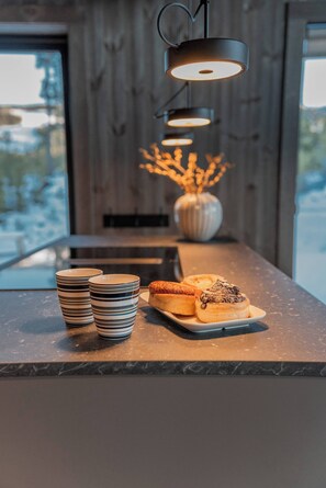 House, 4 Bedrooms, Terrace, Mountain View | Dining