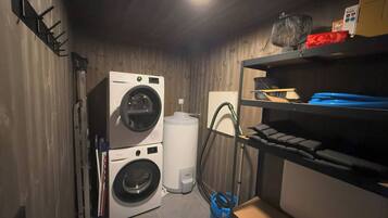 House, 4 Bedrooms, Terrace, Mountain View | Laundry