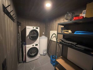 House, 4 Bedrooms, Terrace, Mountain View | Laundry