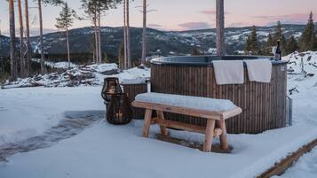 House, 4 Bedrooms, Terrace, Mountain View | Outdoor spa tub