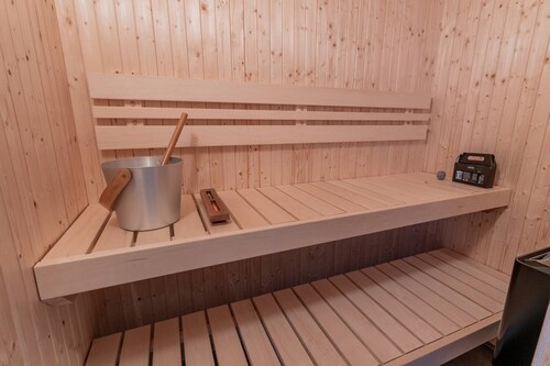 Ski Centre, Sauna, hot tub