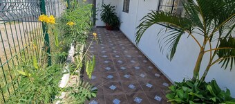 Krypto House with Bathtub and Kitchen