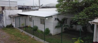 Krypto House with Bathtub and Kitchen