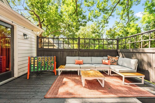 Spacious 4BD - Sleeps 10 - Movie Night & BBQ