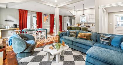 Spacious 4BD - Sleeps 10 - Movie Night & BBQ