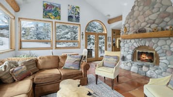 House, Mountain View | Living area | Flat-screen TV