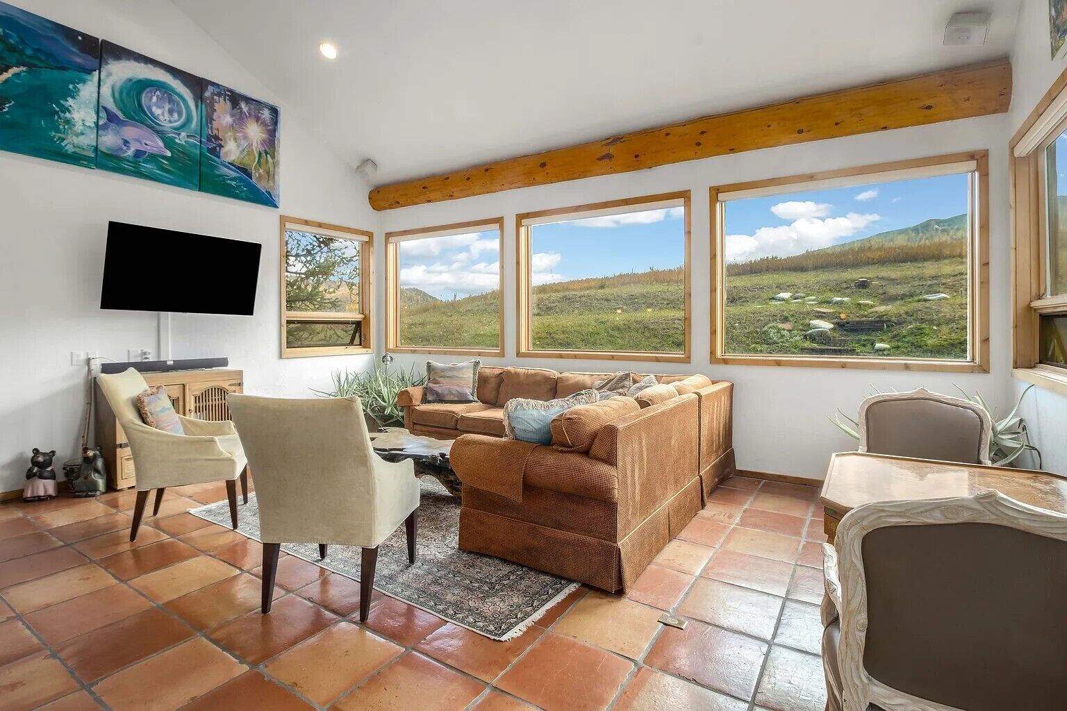 Casa, vista a la montaña | Área de sala de estar | Televisión de pantalla plana 