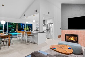 House, Multiple Beds, Pool Access, Pool View (El Conquistador 2) | Interior