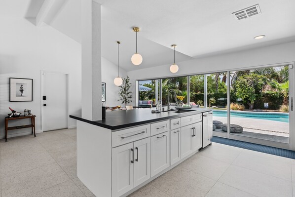 منزل - عدة أسرّة - مع إمكانية استخدام المسبح - بمنظر للمسبح (El Conquistador 2) | مطبخ خاص | ثلاجة، ميكروويف، فرن، موقد طهي مسطح