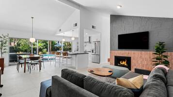 House, Multiple Beds, Pool Access, Pool View (El Conquistador 2) | Living area | 42-inch flat-screen TV with digital channels, fireplace