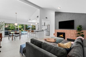 House, Multiple Beds, Pool Access, Pool View (El Conquistador 2) | Living area | 42-inch flat-screen TV with digital channels, fireplace