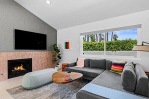 House, Multiple Beds, Pool Access, Pool View (El Conquistador 2) | Living area