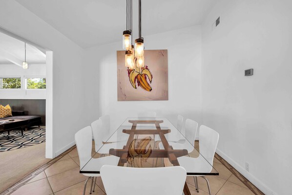 House, Multiple Beds, Pool Access, Pool View (Avery) | Dining