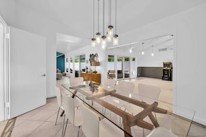 House, Multiple Beds, Pool Access, Pool View (Avery) | Dining