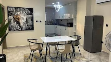 Economy appartement, balkon, uitzicht op stad | Dineerruimte