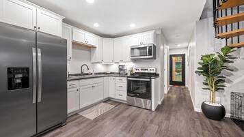 Micro-ondes, four, plaque de cuisson