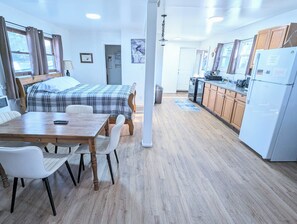 1 bedroom, desk, free WiFi, bed sheets
