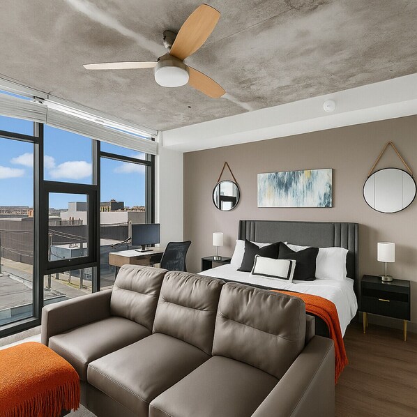 Desk, iron/ironing board, travel crib, WiFi - Best Kept Secret: Cozy Studio in Prime Location 4 (Birmingham)