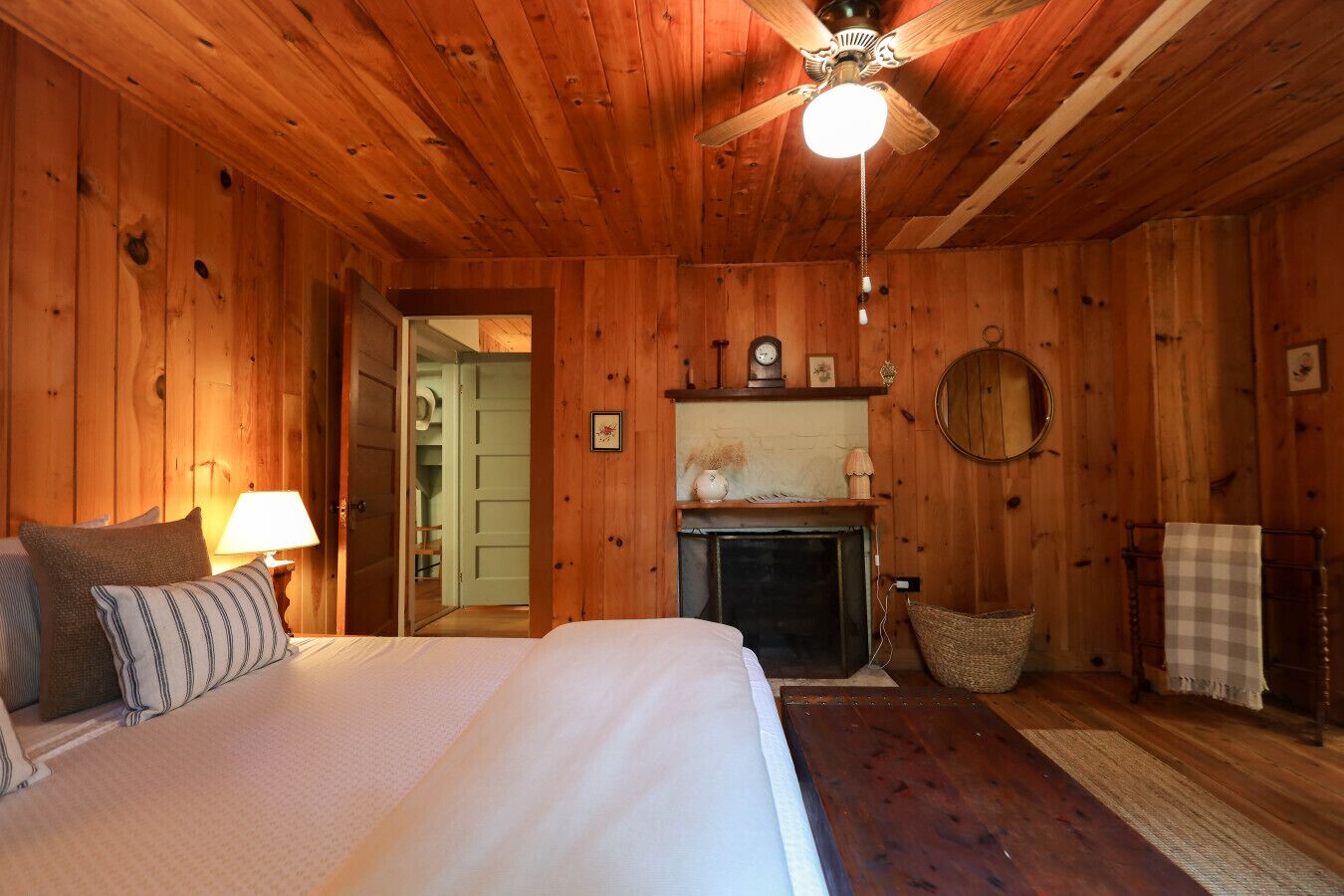 3 多间卧室、办公桌、熨斗/熨衣板、WiFi