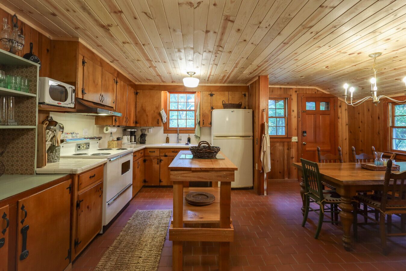 冰箱、微波炉、烤箱、炉灶