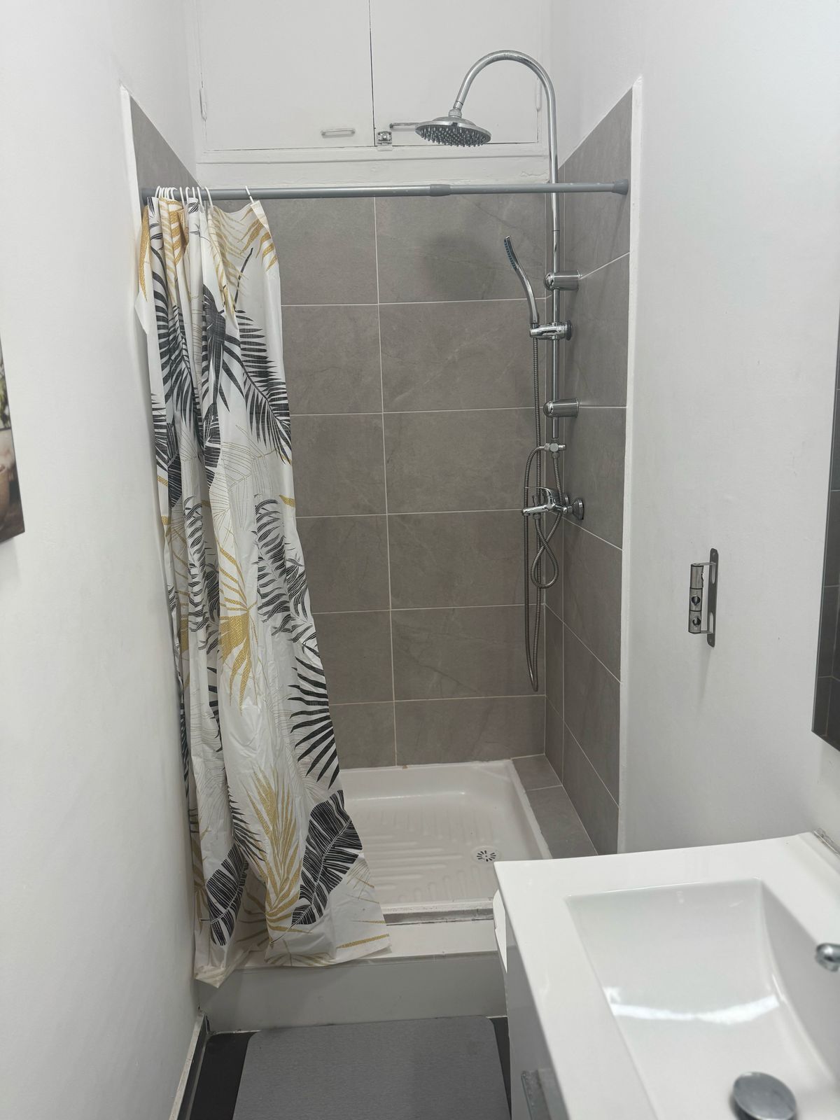 提供毛巾、廁紙