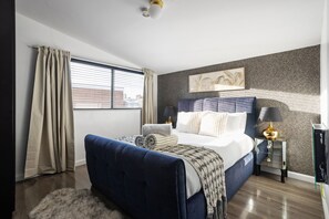 4 bedrooms, iron/ironing board, free WiFi, bed sheets