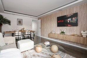 Télévision, cheminée