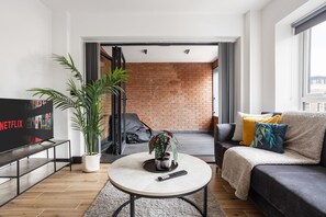 Interior - Delightful 2BR Flat | 12mins to Woodside Park | ST (London)