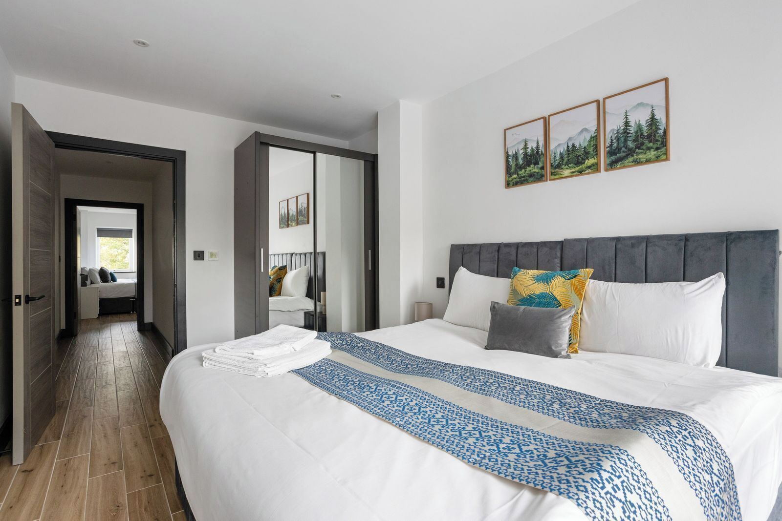 2 slaapkamers, een strijkplank/strijkijzer, gratis wifi, beddengoed