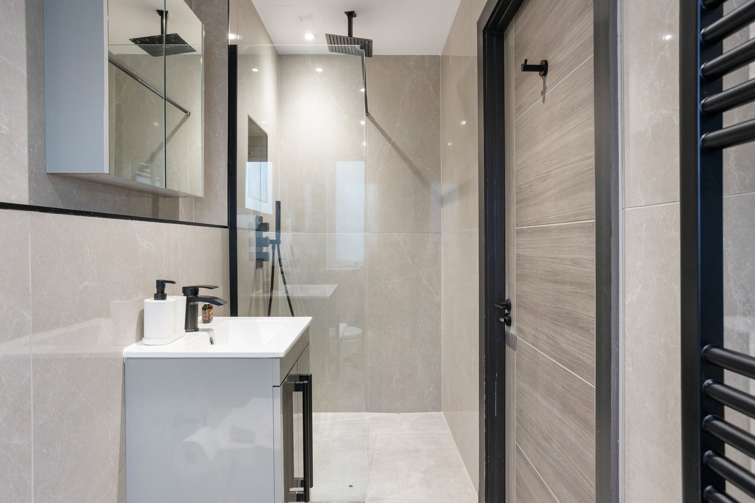 Hårføner og håndklær