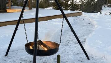 House, 4 Bedrooms, Terrace, Mountain View | Property grounds