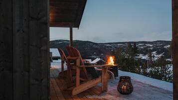 House, 4 Bedrooms, Terrace, Mountain View | Property grounds