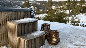 Hus - 4 sovrum - terrass - utsikt mot bergen | Bubbelpool utomhus