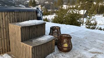 House, 4 Bedrooms, Terrace, Mountain View | Outdoor spa tub