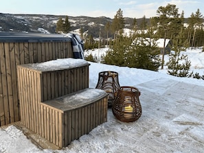 Maison, 4 chambres, terrasse, vue montagne | Bain à remous extérieur