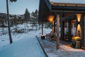 Hus, 4 soverom, terrasse, fjellutsikt | Overnattingsstedets uteområder