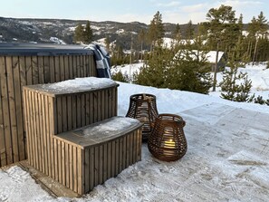 House, 4 Bedrooms, Terrace, Mountain View | Outdoor spa tub