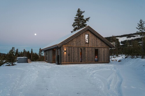 Tiur, Stylish new Cabin With hot tub