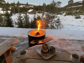 House, 4 Bedrooms, Terrace, Mountain View | Property grounds